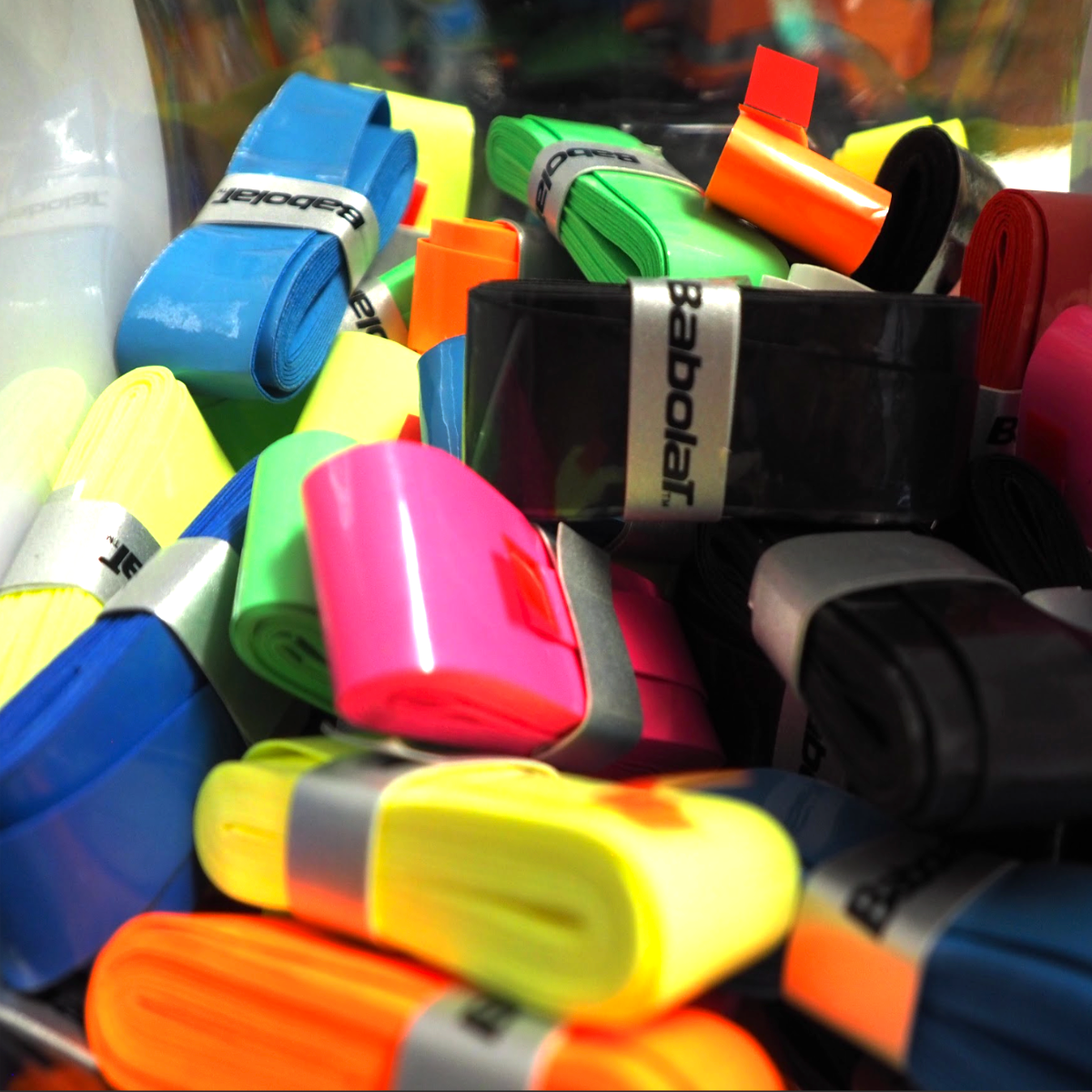 Overgrip vs. Replacement Grip for Tennis: Which One Should You Choose?